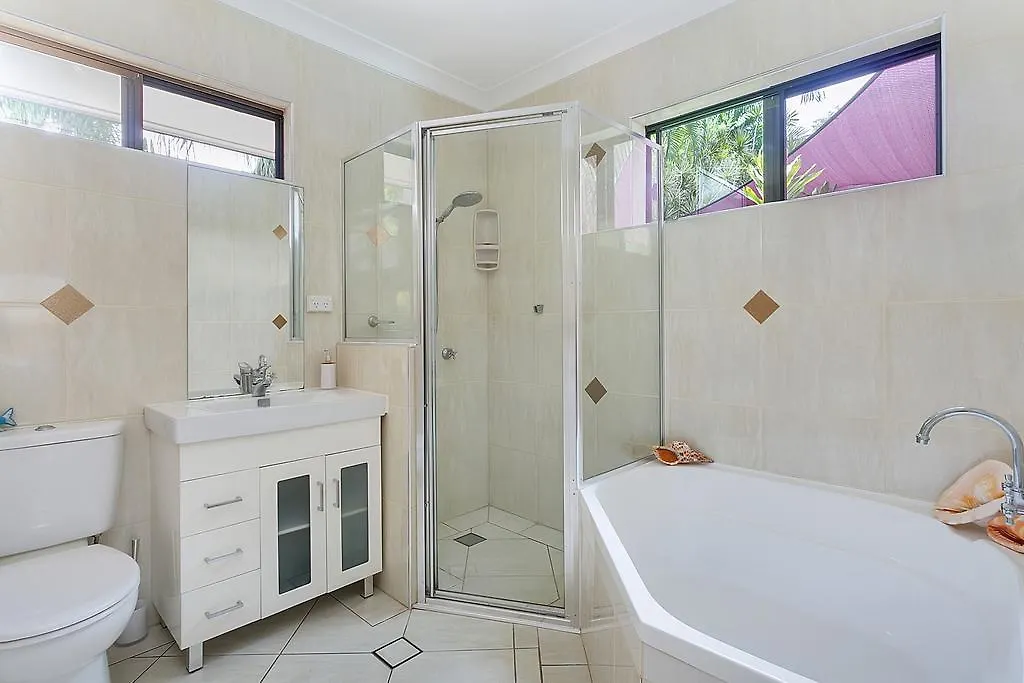 Trinity Breezes At Trinity Beach Holiday home